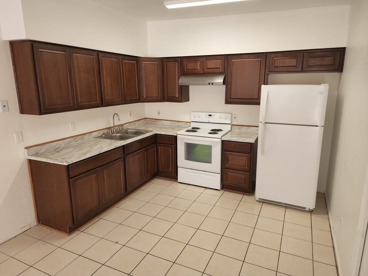 499 E Navajo Ave #4 - Photo 3 of 7