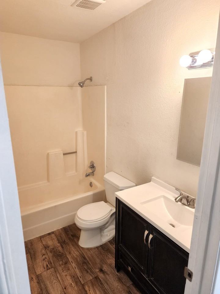 499 E Navajo Ave #4 - Photo 5 of 7