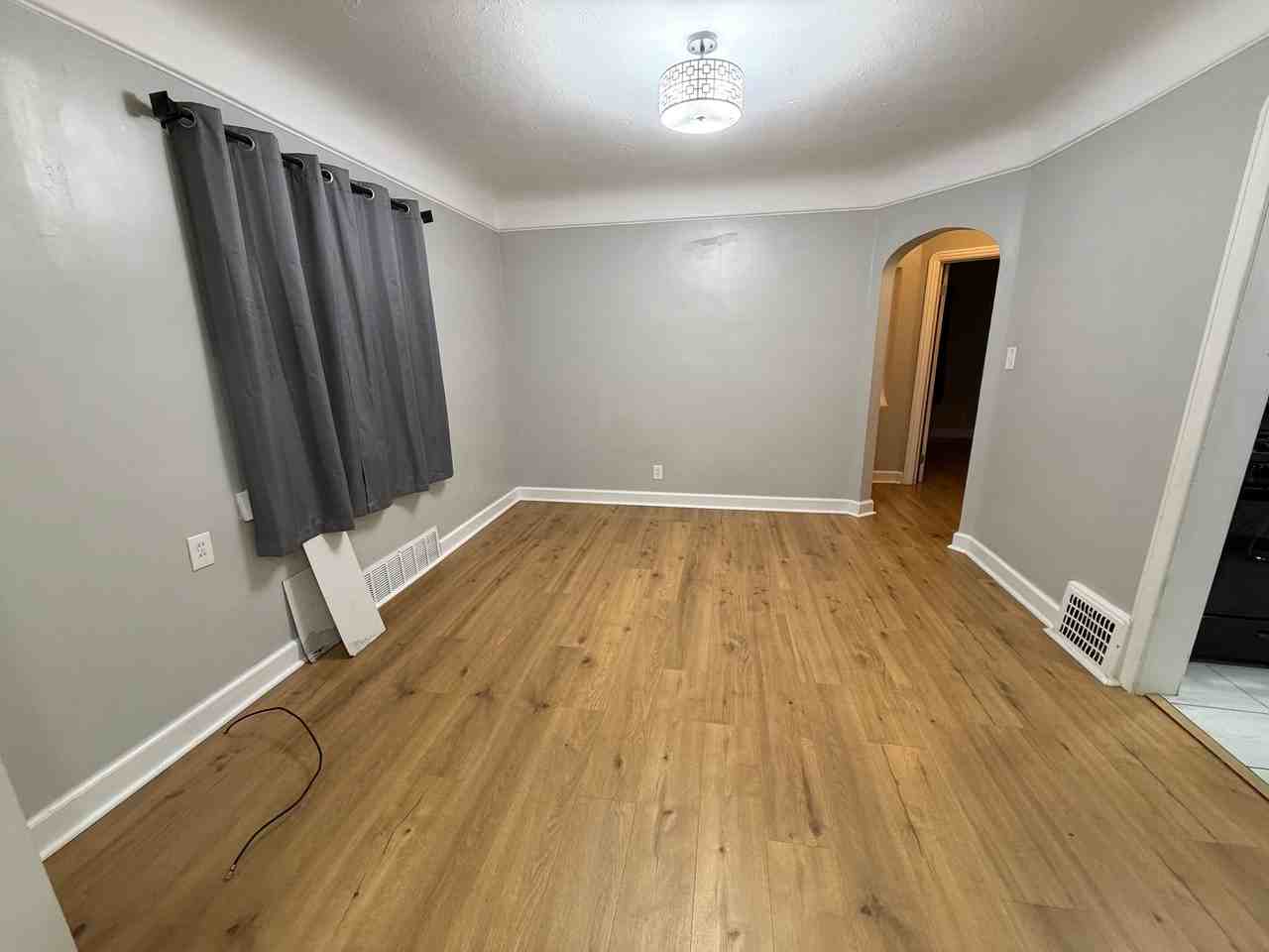 9850 Yorkshire Rd - Photo 3 of 10