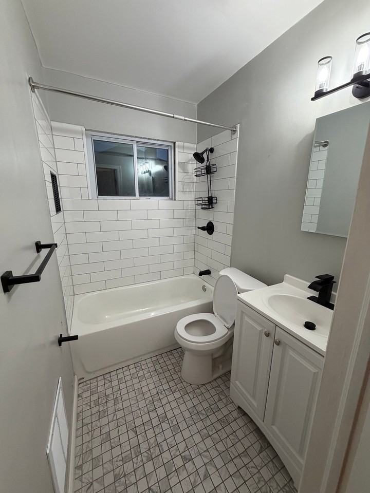 9850 Yorkshire Rd - Photo 5 of 10