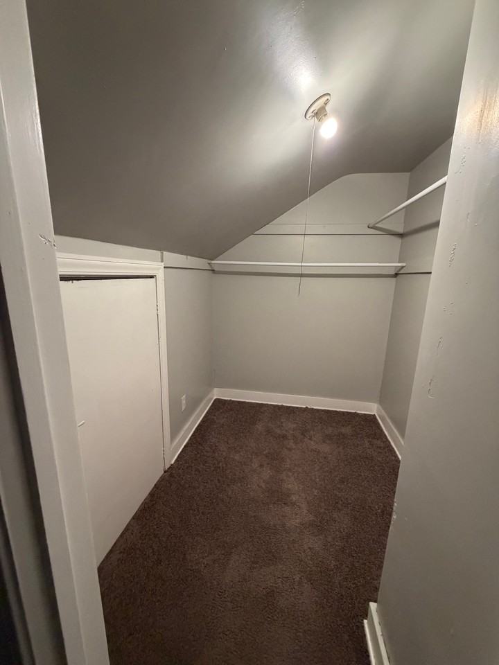 9850 Yorkshire Rd - Photo 6 of 10