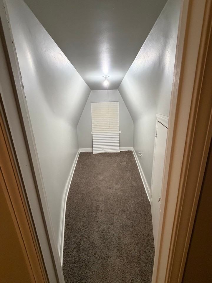 9850 Yorkshire Rd - Photo 7 of 10