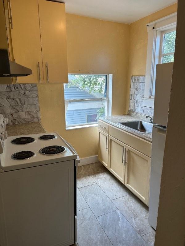 306 Taylor Ave #B - Photo 5 of 11
