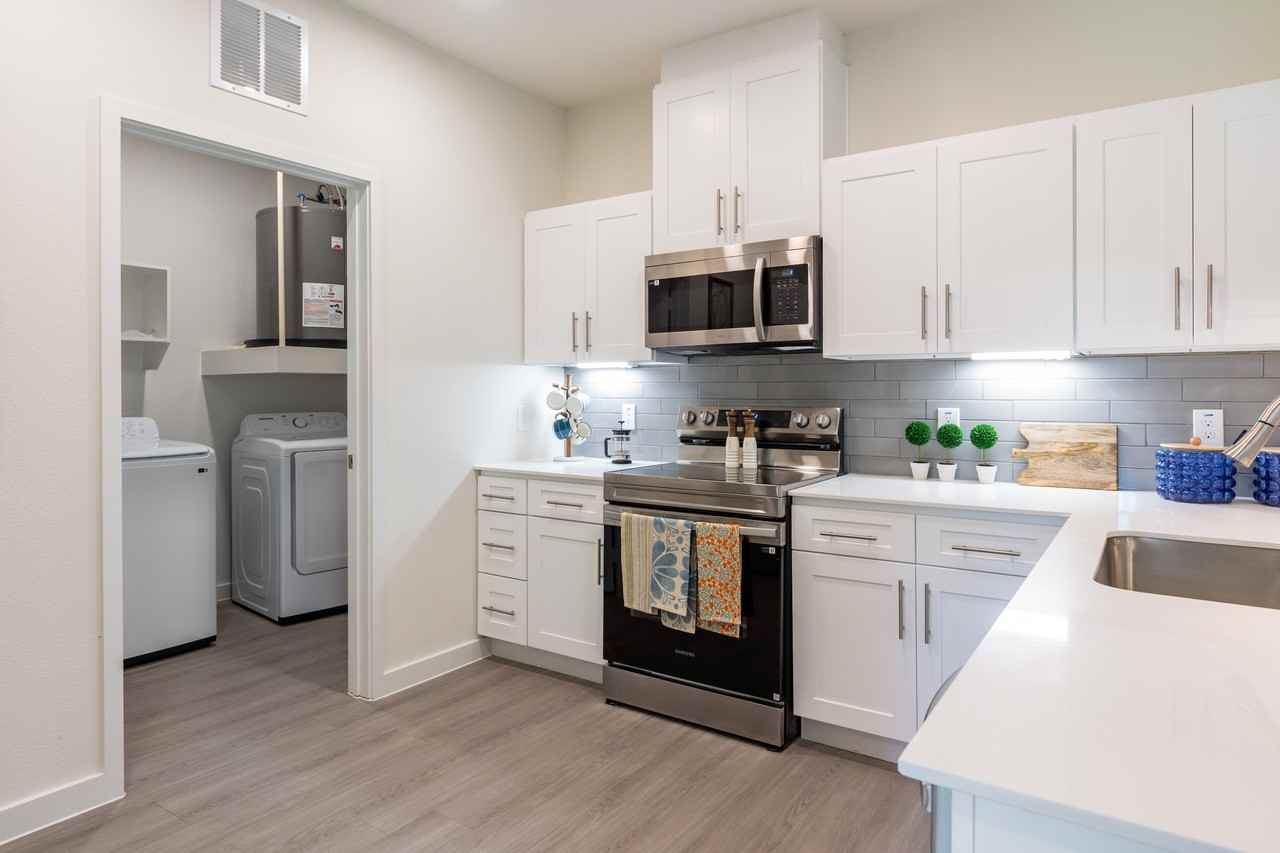 901 Rendon - Photo 7 of 148