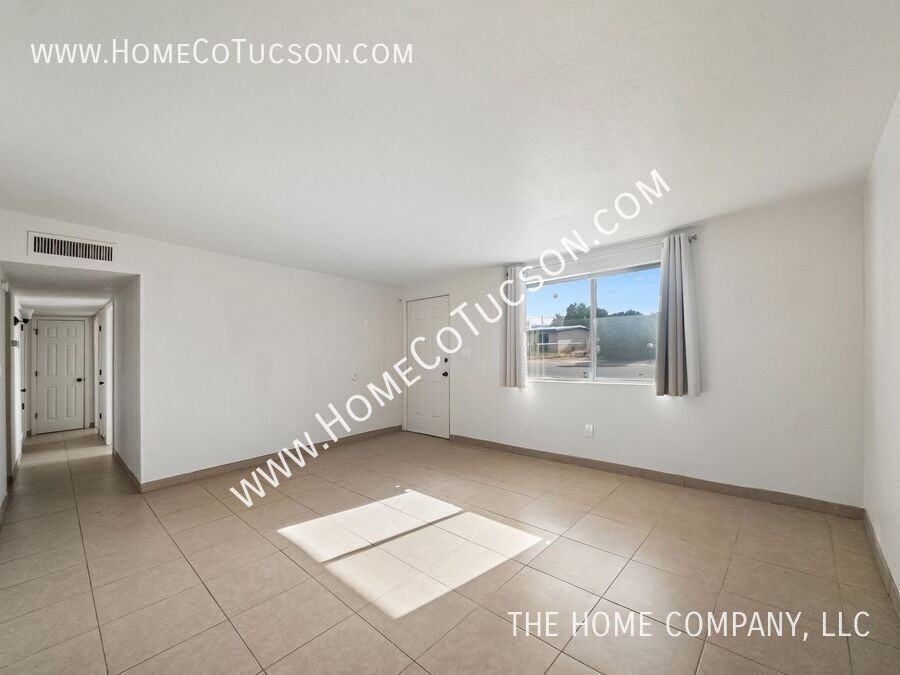 310 2nd St - Photo 4 of 30