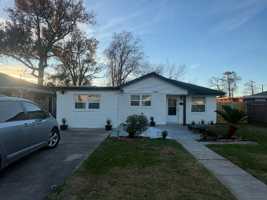 featured image of 2135 Delaware Ave