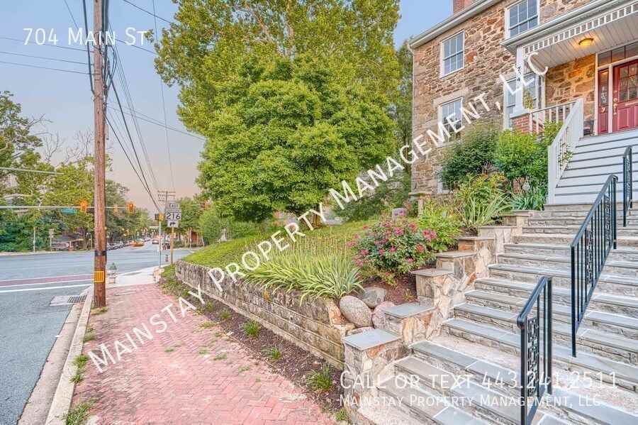 704 Main St - Photo 2 of 28