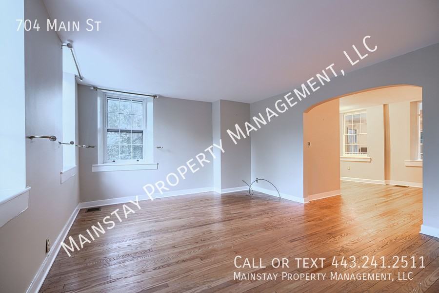 704 Main St - Photo 3 of 28