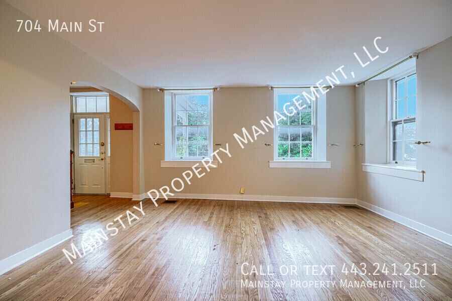 704 Main St - Photo 5 of 28