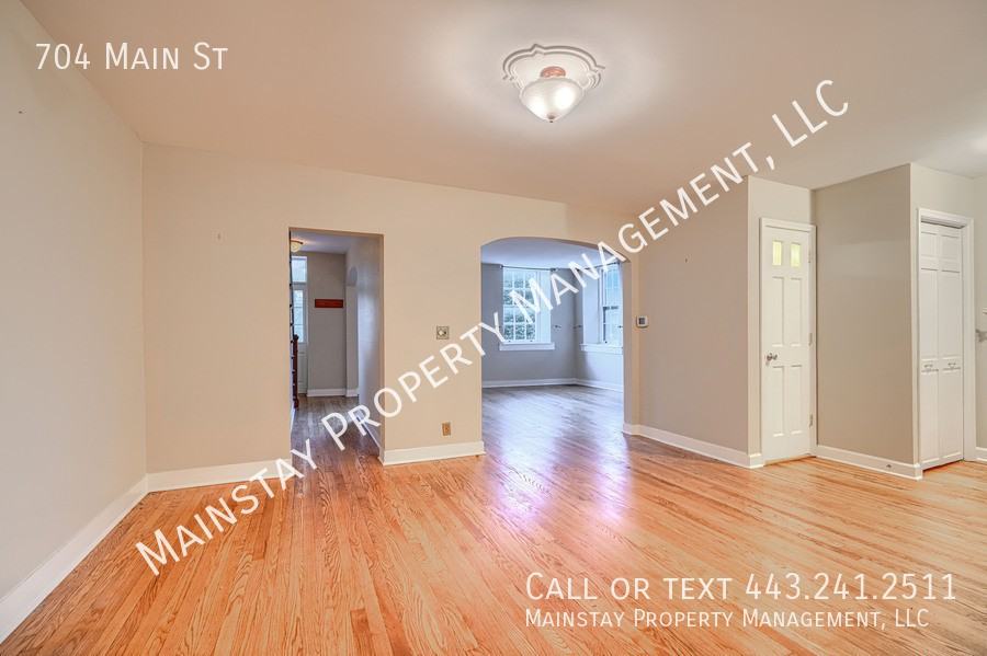 704 Main St - Photo 6 of 28