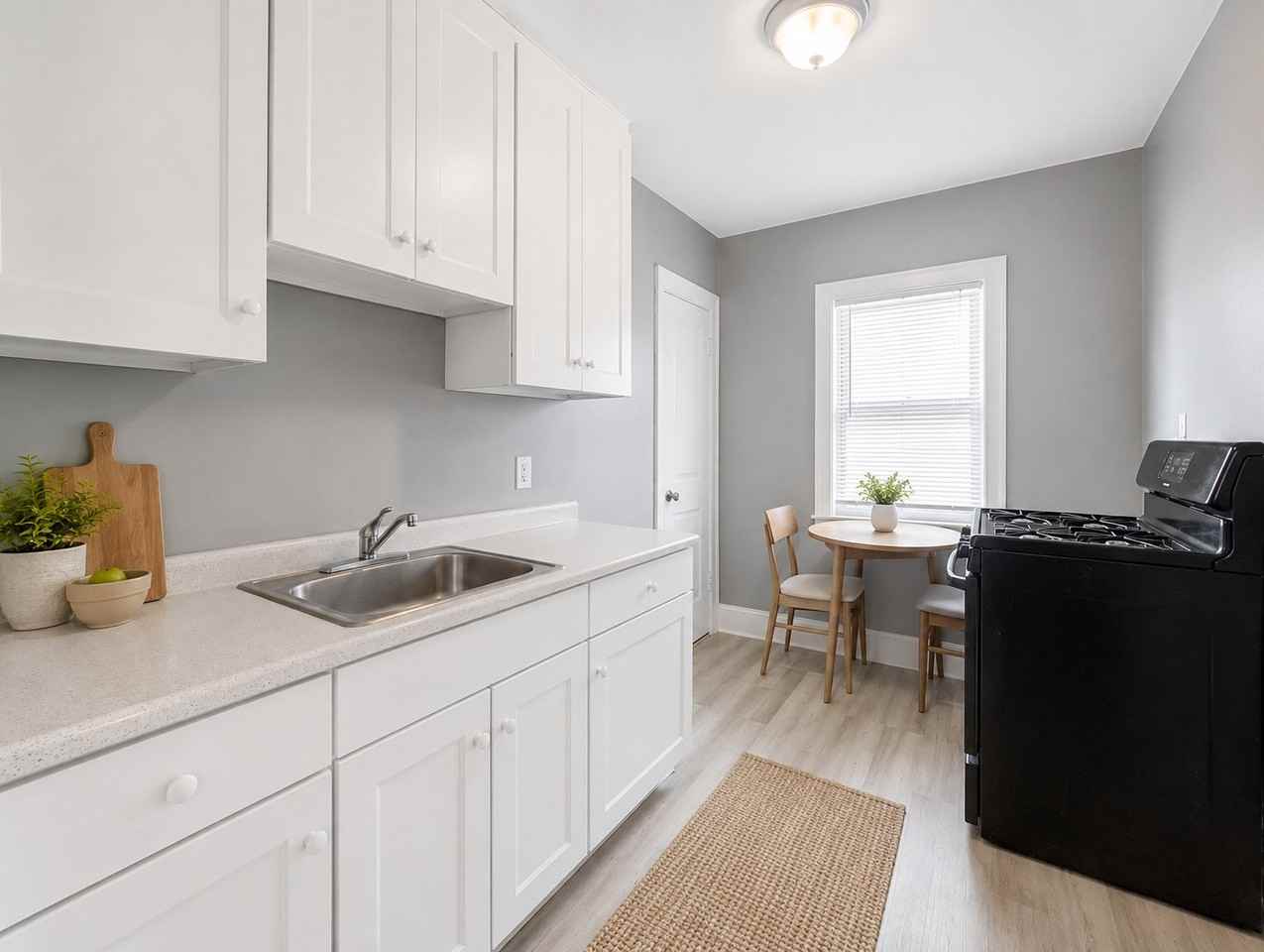 1368 West St #5 - Photo 4 of 6