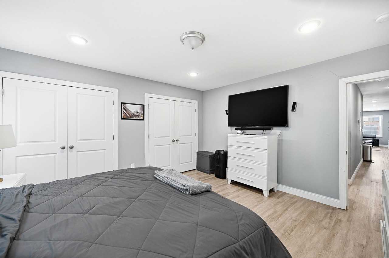 469 Henry St #1stFL - Photo 3 of 20
