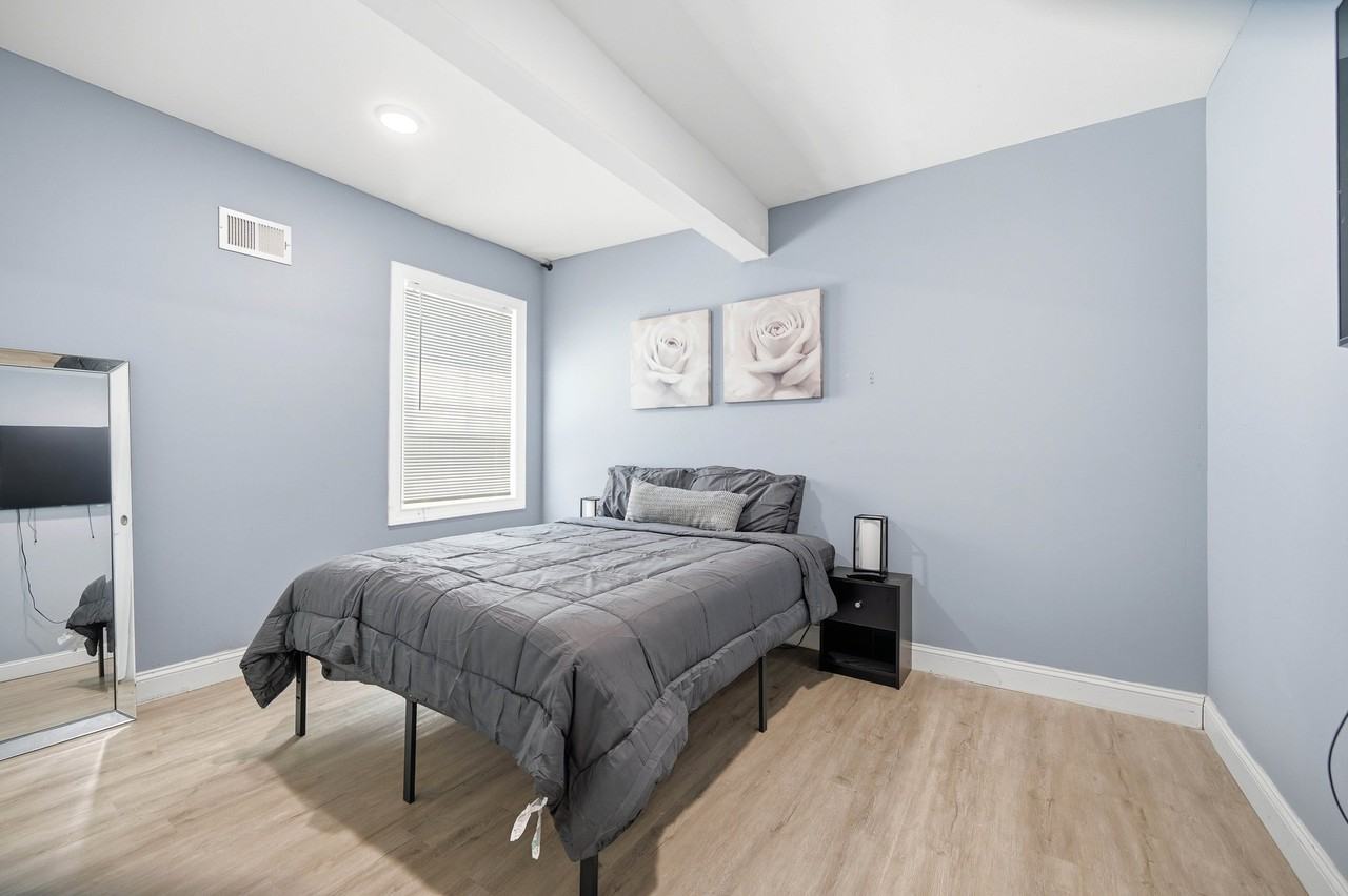 469 Henry St #1stFL - Photo 4 of 20