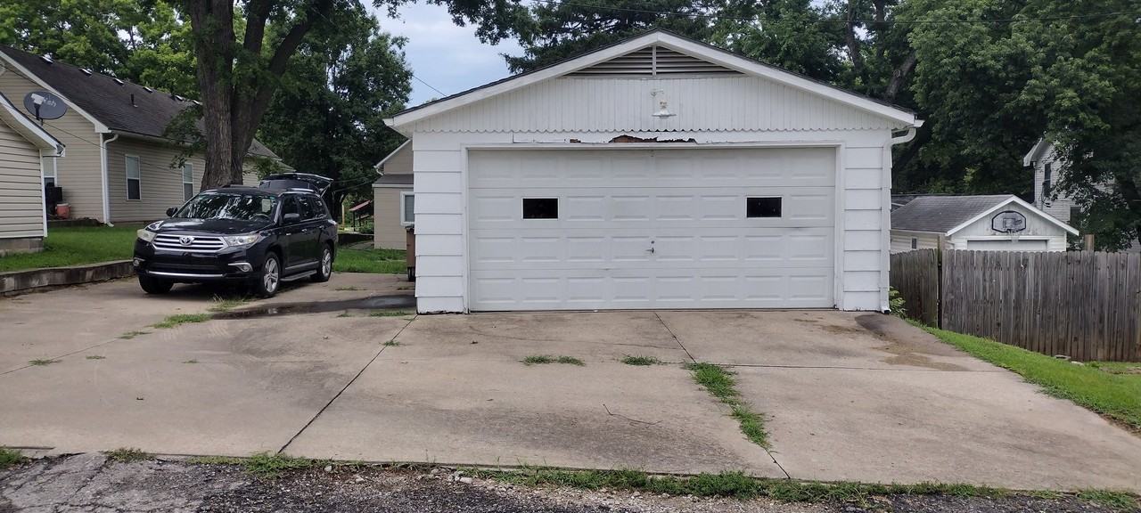 924 Kearney St - Photo 4 of 31