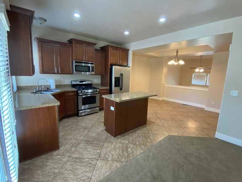 1072 E Garden Bend Pl - Photo 2 of 31