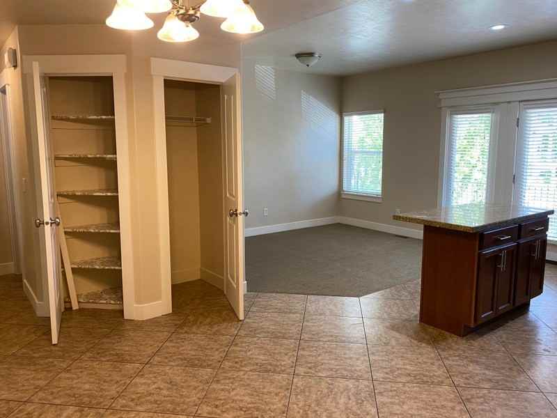 1072 E Garden Bend Pl - Photo 5 of 31