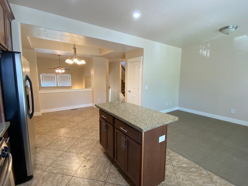 1072 E Garden Bend Pl - Photo 7 of 31