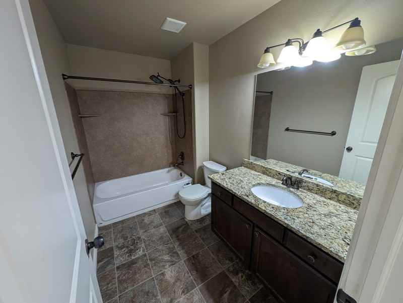 909 S Main St #L - Photo 4 of 30