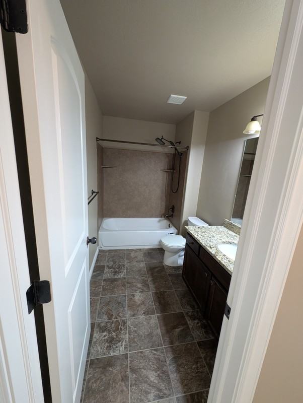 909 S Main St #L - Photo 5 of 30