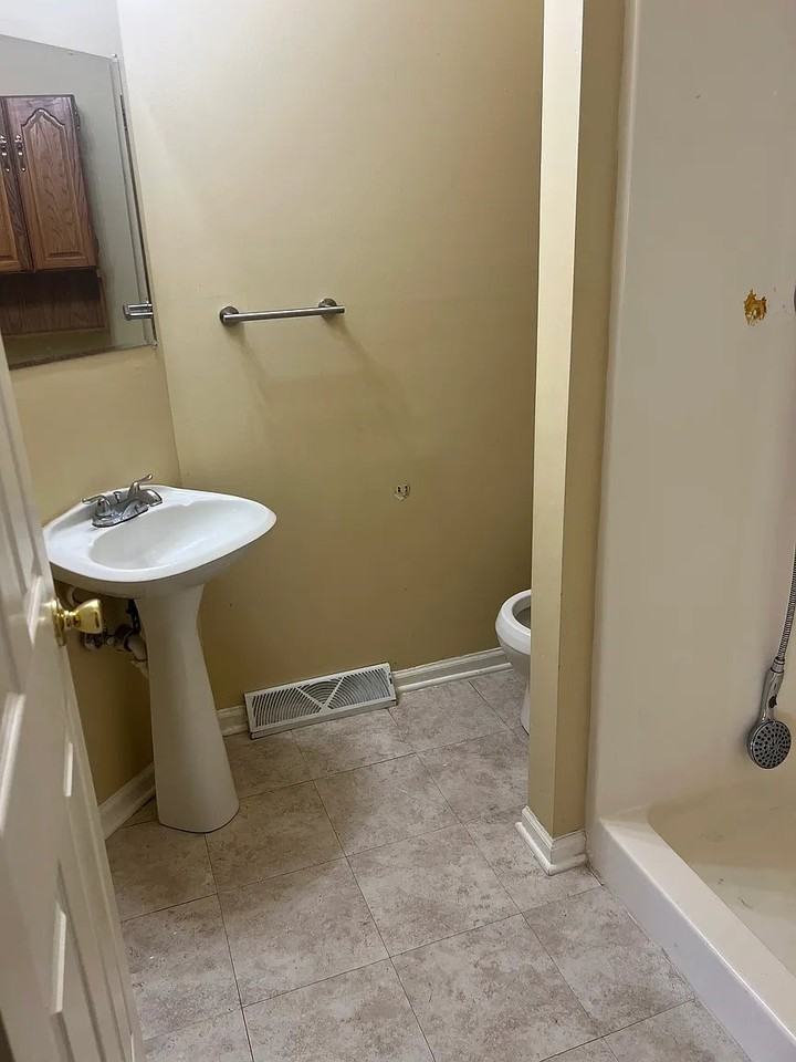336 S Harvard Ave - Photo 6 of 10