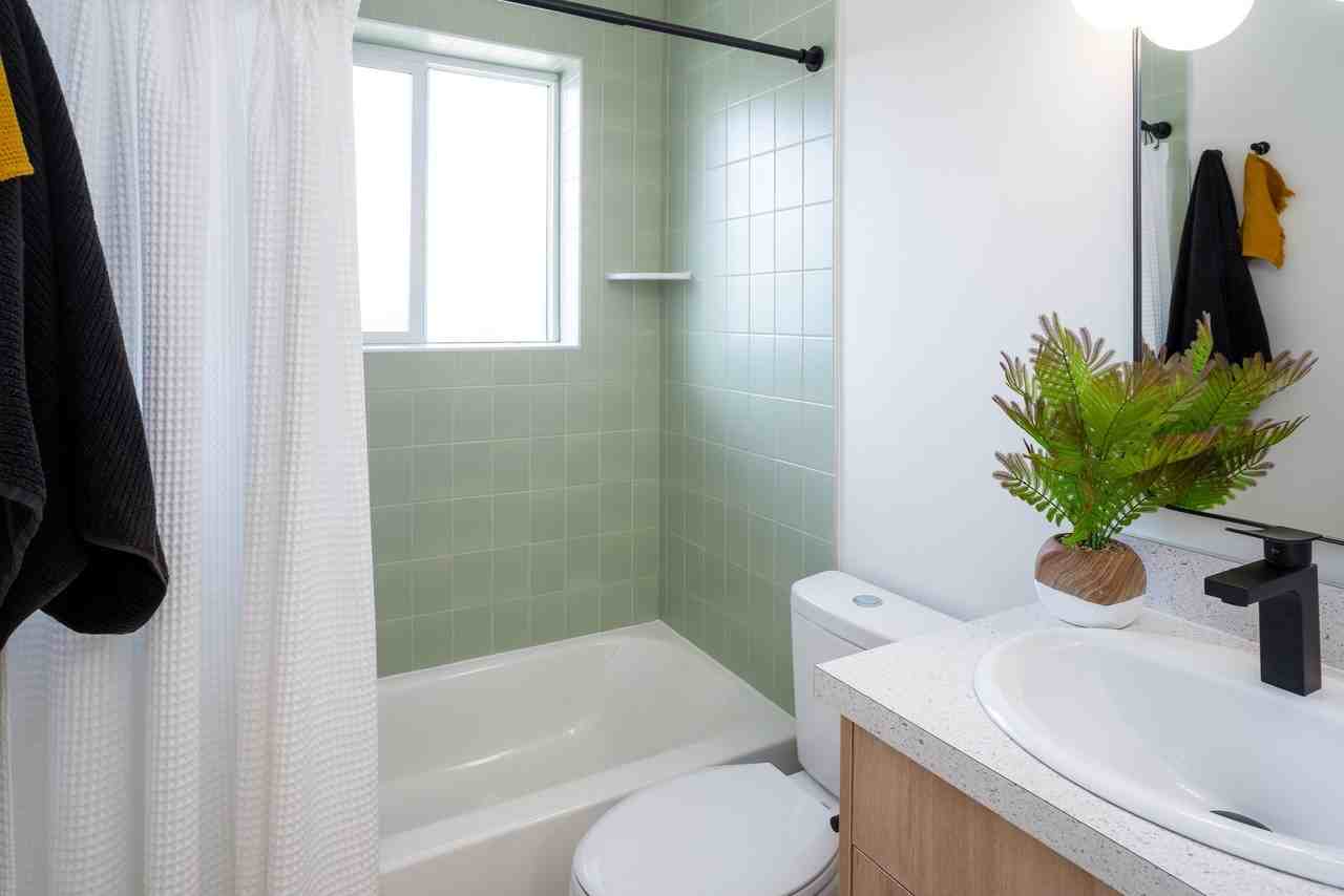 947 E St #8 - Photo 5 of 10