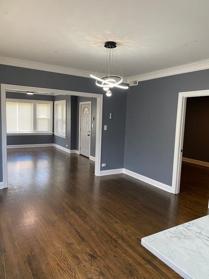 10925 S Vernon Ave - Photo 3 of 10