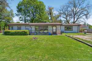 featured image of 41557 N Illinois St