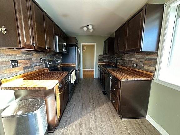 105 Meadowview Dr - Photo 3 of 17