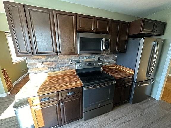 105 Meadowview Dr - Photo 4 of 17