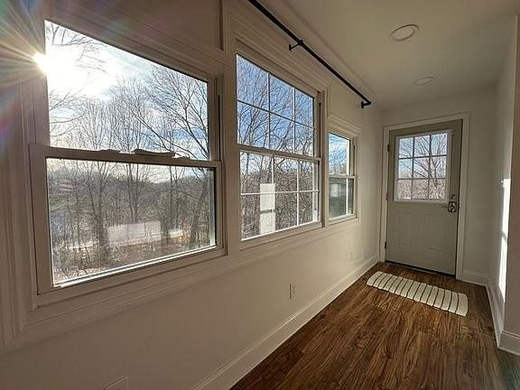 105 Meadowview Dr - Photo 5 of 17