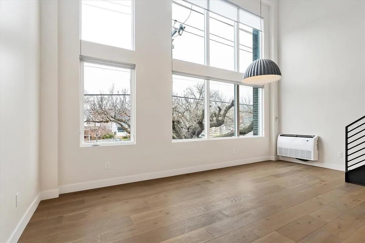 810 E St #203 - Photo 5 of 10