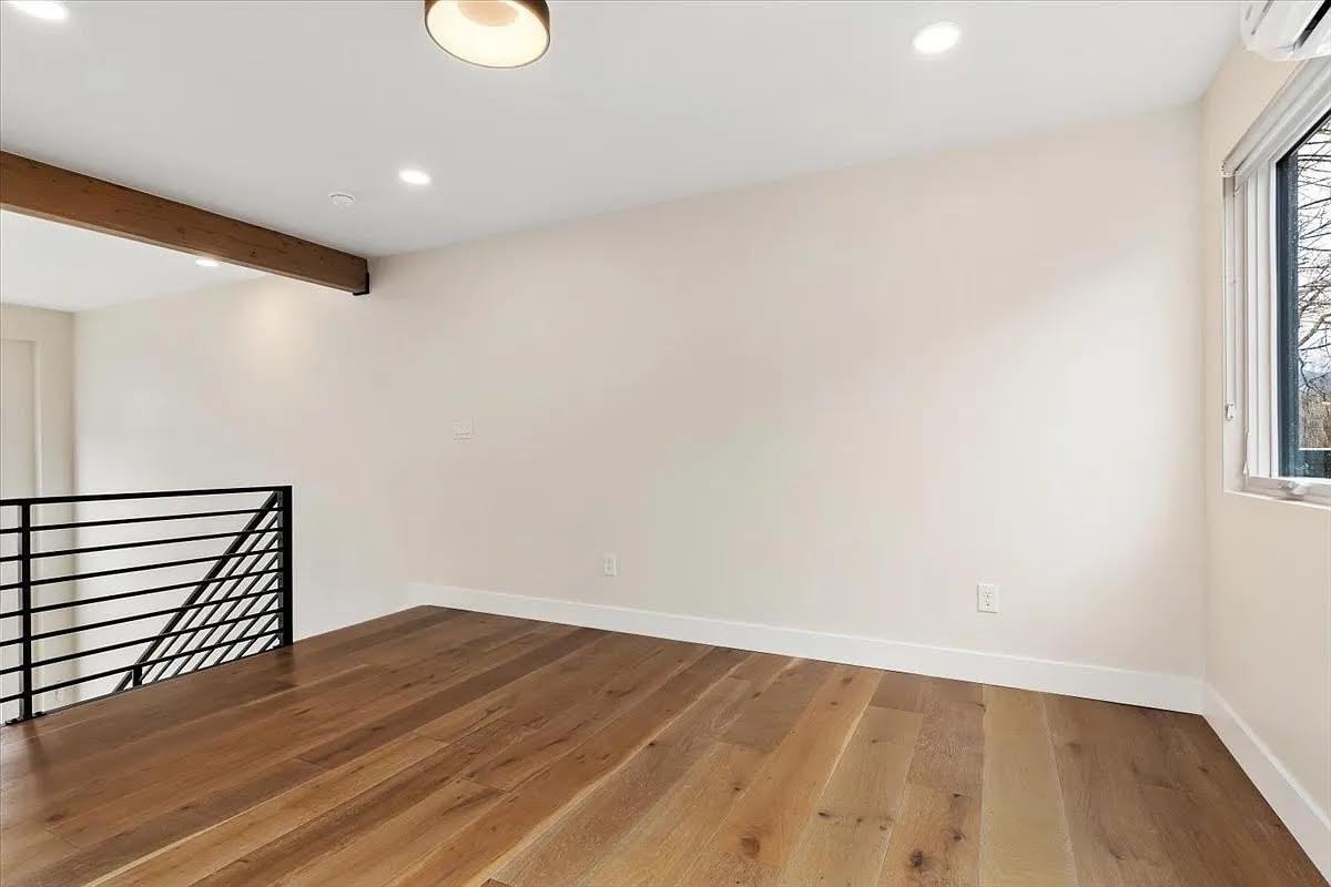 810 E St #203 - Photo 6 of 10
