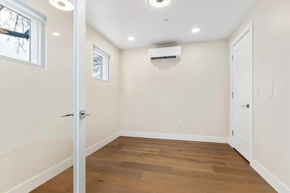 810 E St #203 - Photo 7 of 10