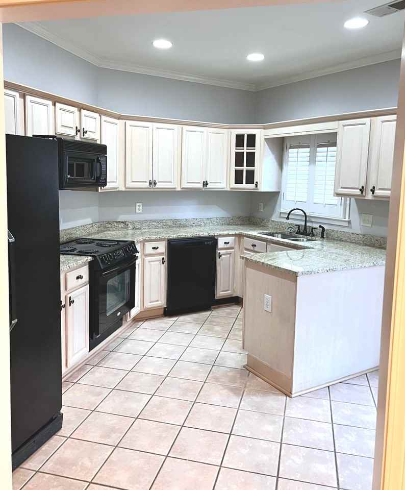 1152 Berwick Rd - Photo 3 of 14