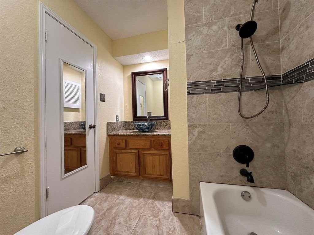 3230 Meadway Dr - Photo 3 of 14