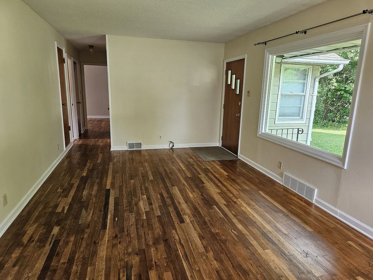 3814 42nd St - Photo 3 of 5