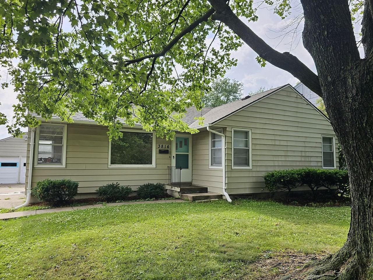 3814 42nd St - Photo 5 of 5