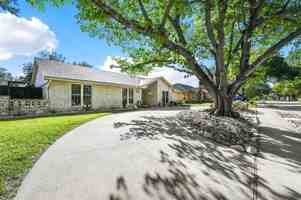 featured image of 428 Park Bend Dr