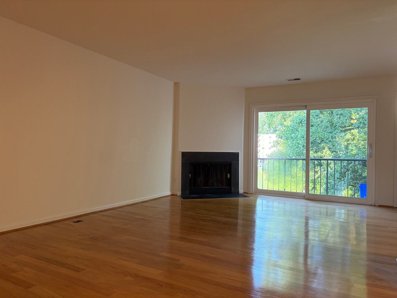 10404 Parthenon Ct - Photo 5 of 20