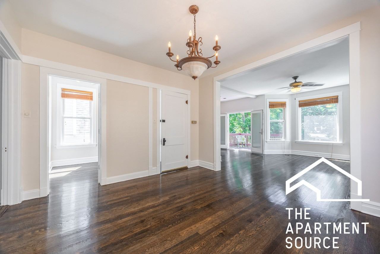 3310 W Berteau Ave #2 - Photo 3 of 20