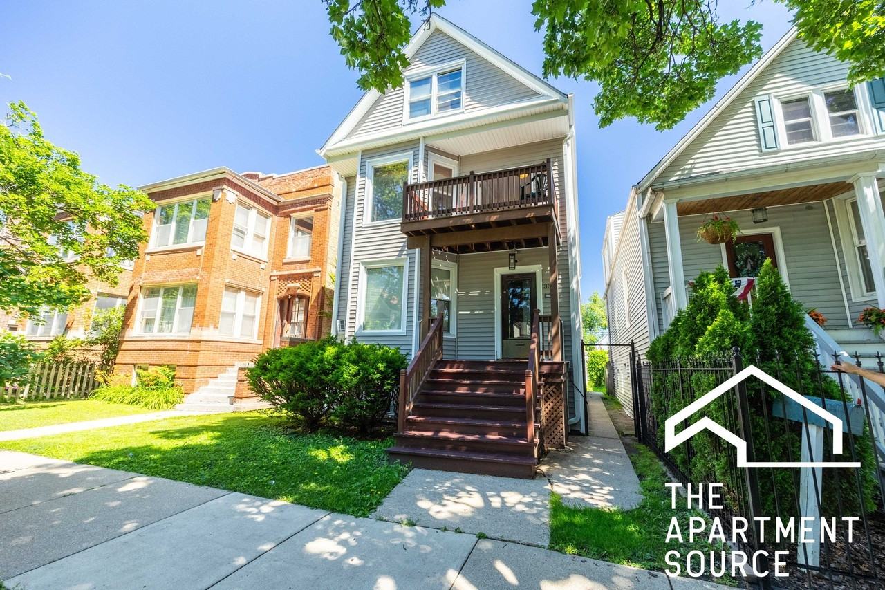 3310 W Berteau Ave #2 - Photo 4 of 20
