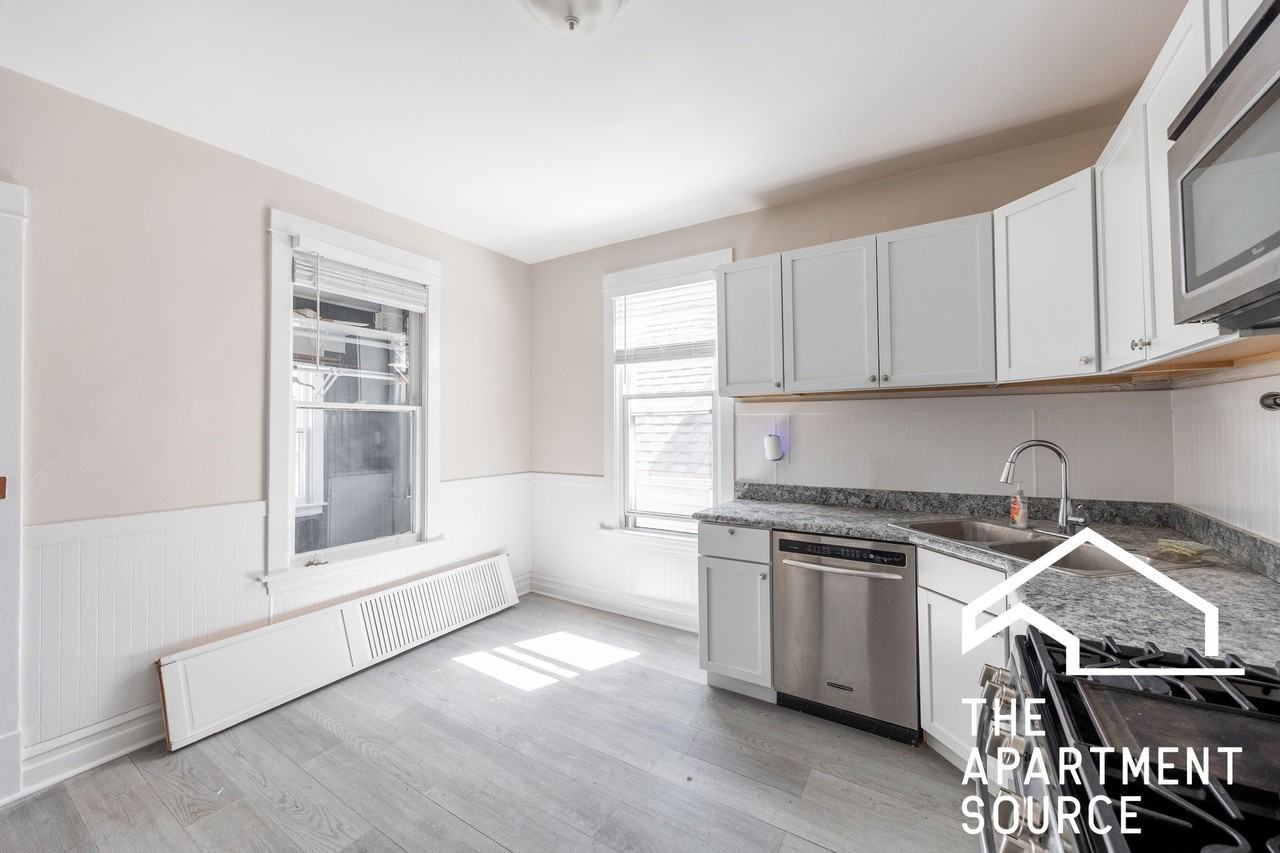 3310 W Berteau Ave #2 - Photo 6 of 20