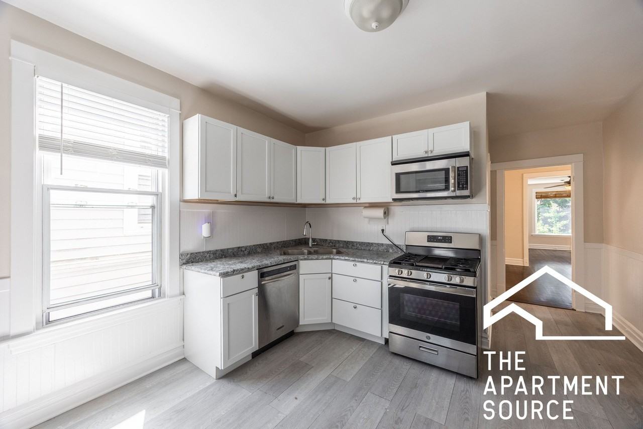 3310 W Berteau Ave #2 - Photo 7 of 20