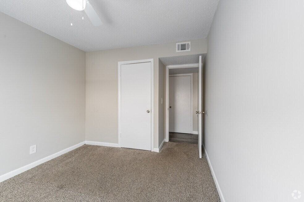 4601 Packard Dr #D254 - Photo 5 of 16