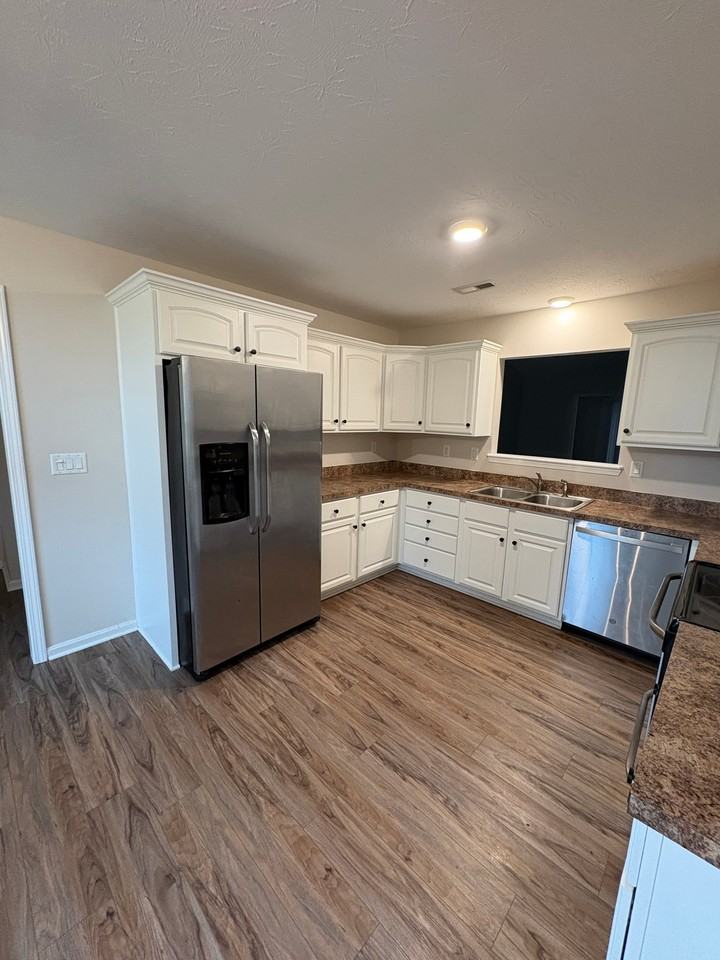 8233 Rachel Ln - Photo 6 of 20