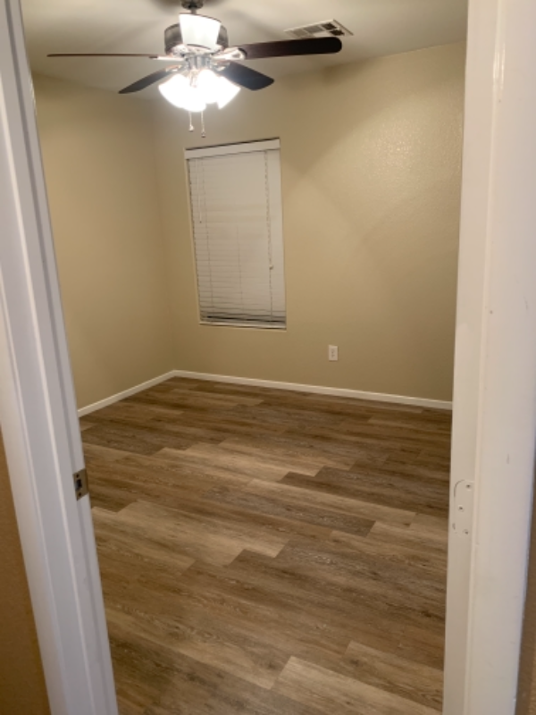 552 Primrose Hill Ave - Photo 5 of 23