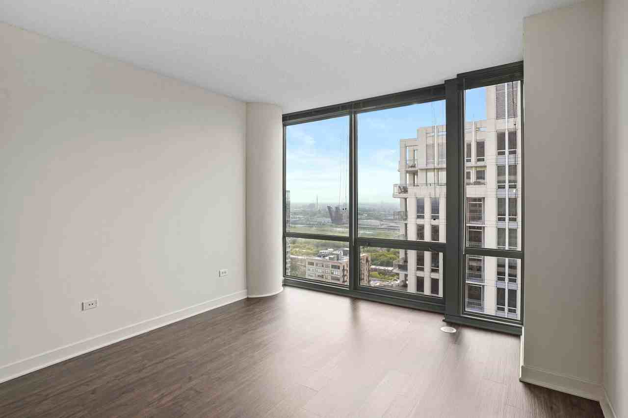 1263 S Michigan Ave - Photo 3 of 17