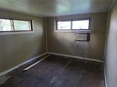 304 Gilbert St - Photo 5 of 13