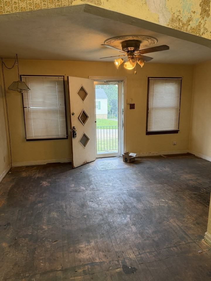 2072 Coleridge Dr - Photo 5 of 19