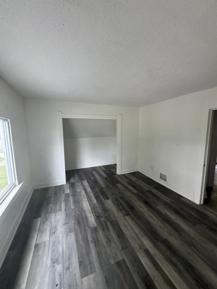 1817 Ridgewood Ave - Photo 4 of 10